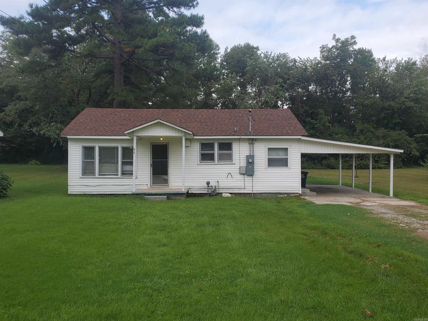 415 S 10th Ave. in Piggott, AR. Is a cozy 2BR, 1BA home nestled on a 0.28 (60'x200') lot. This property offers a one car carport, a storage building and a big back yard.