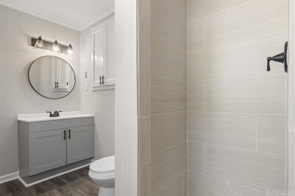 Beautiful Lakeview - Residential Lease