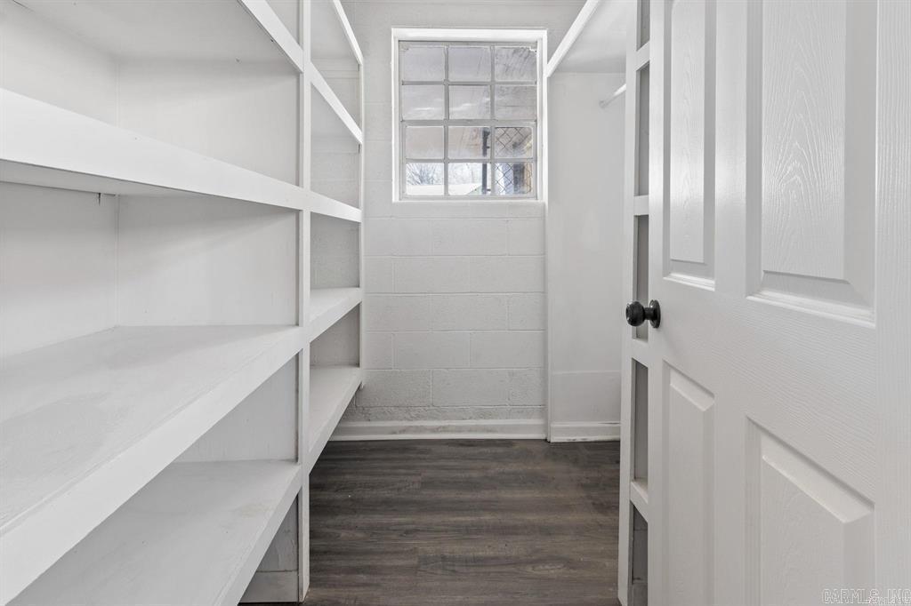 Beautiful Lakeview - Residential Lease