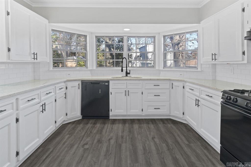 Beautiful Lakeview - Residential Lease