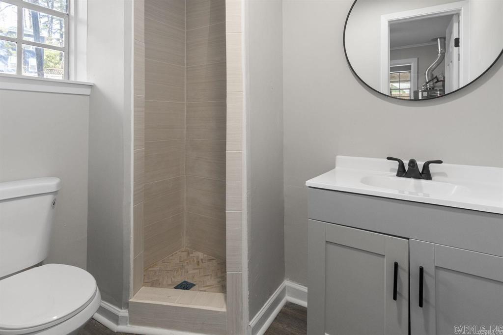 Beautiful Lakeview - Residential Lease