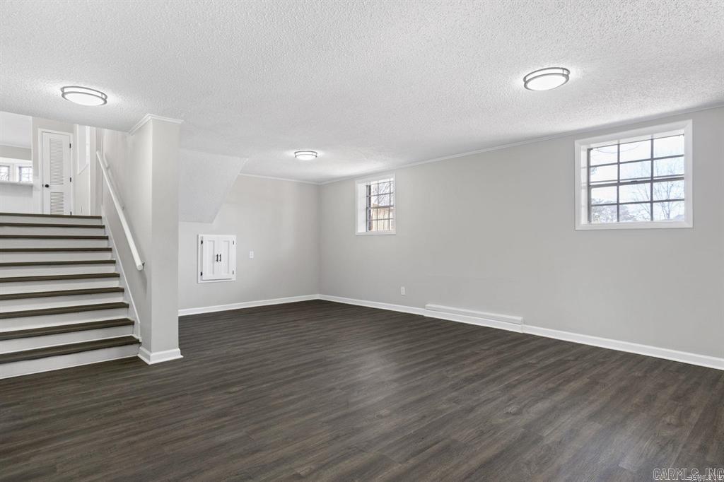 Beautiful Lakeview - Residential Lease