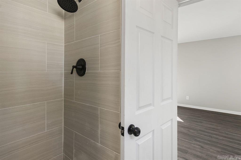 Beautiful Lakeview - Residential Lease