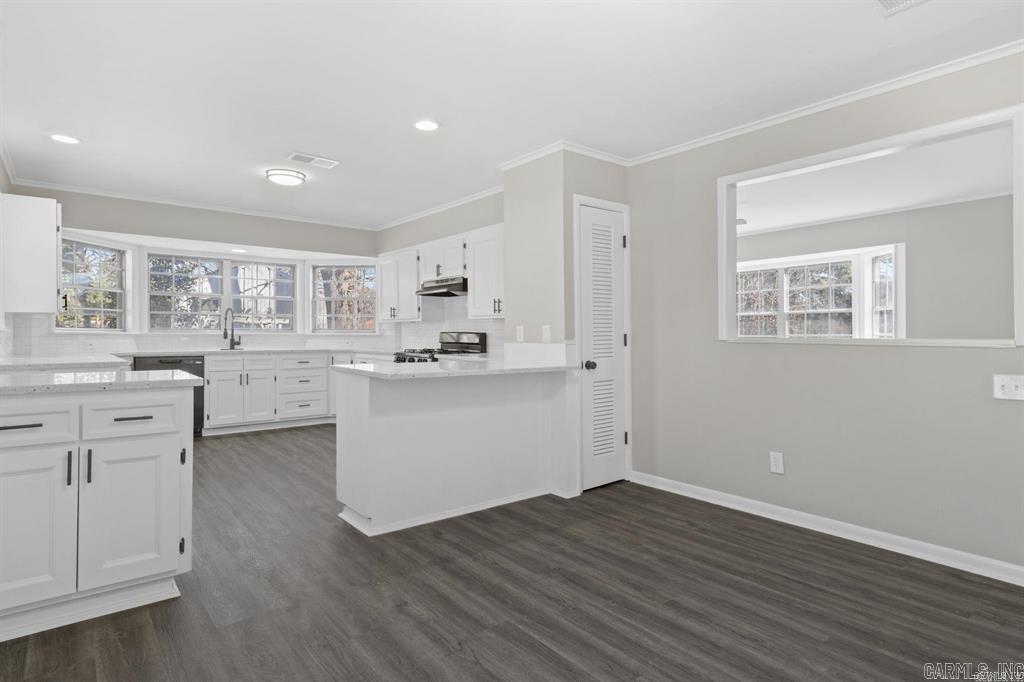 Beautiful Lakeview - Residential Lease