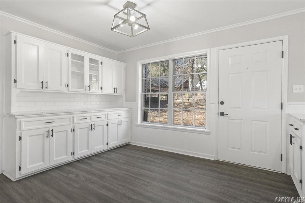 Beautiful Lakeview - Residential Lease