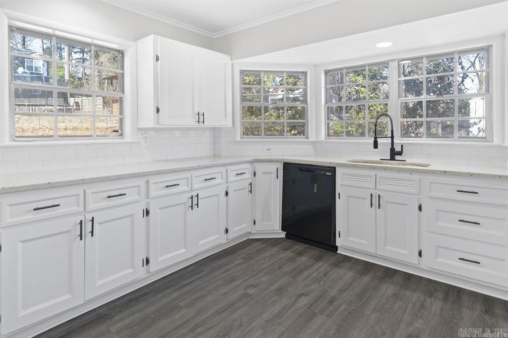 Beautiful Lakeview - Residential Lease