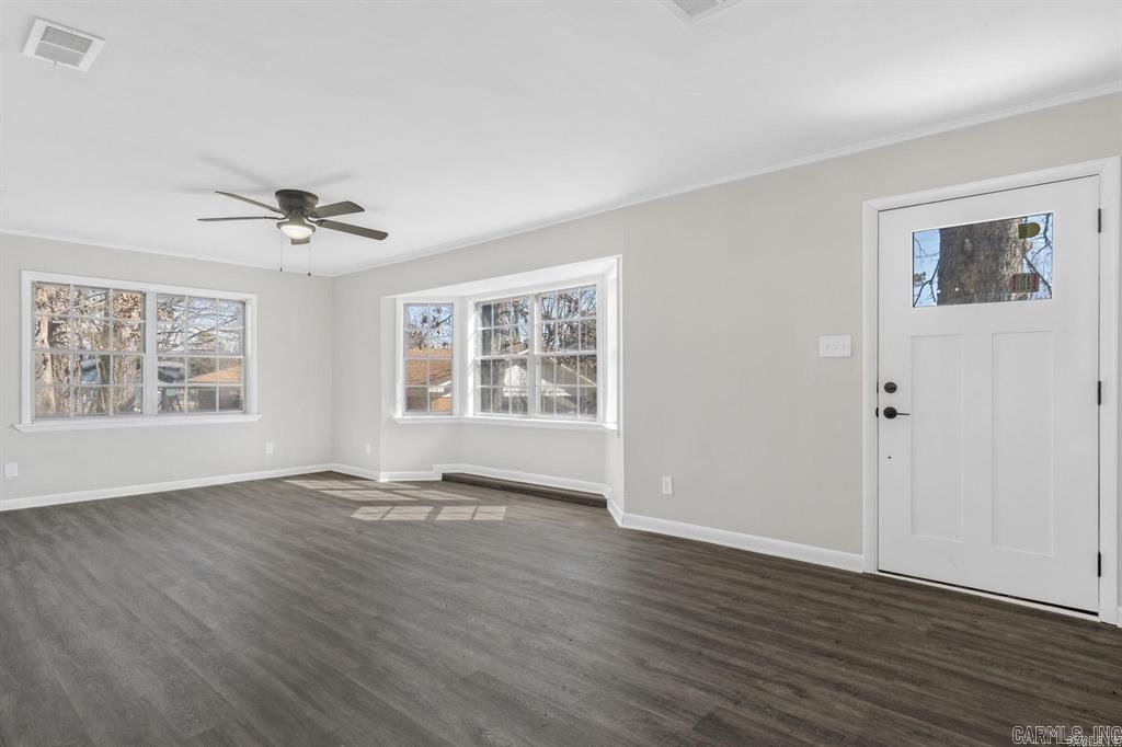 Beautiful Lakeview - Residential Lease