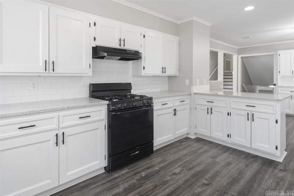 Beautiful Lakeview - Residential Lease