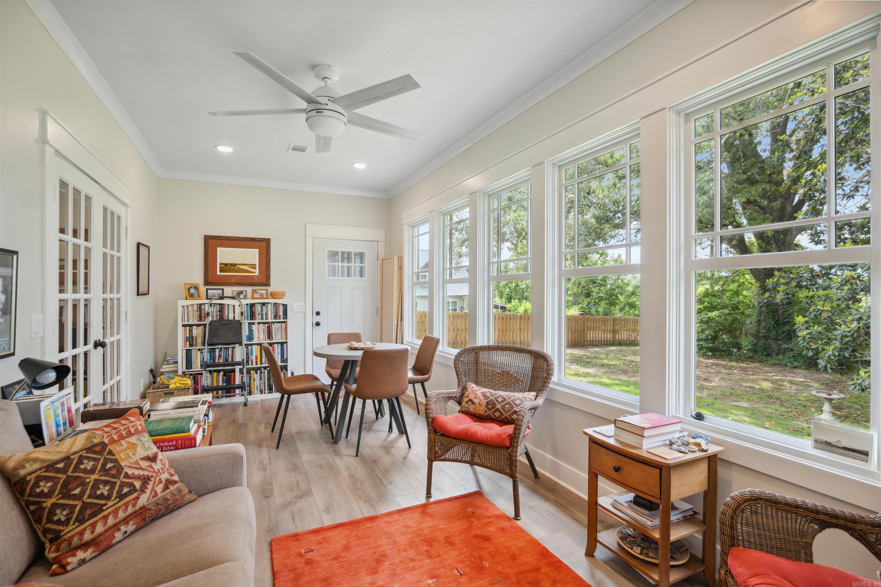 EAST BROADWAY - Residential