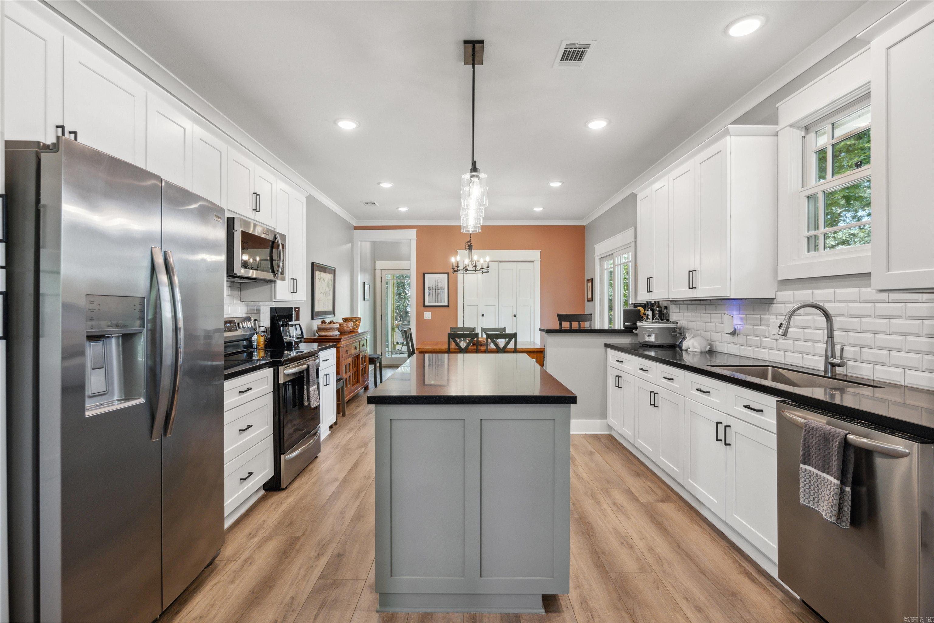 EAST BROADWAY - Residential