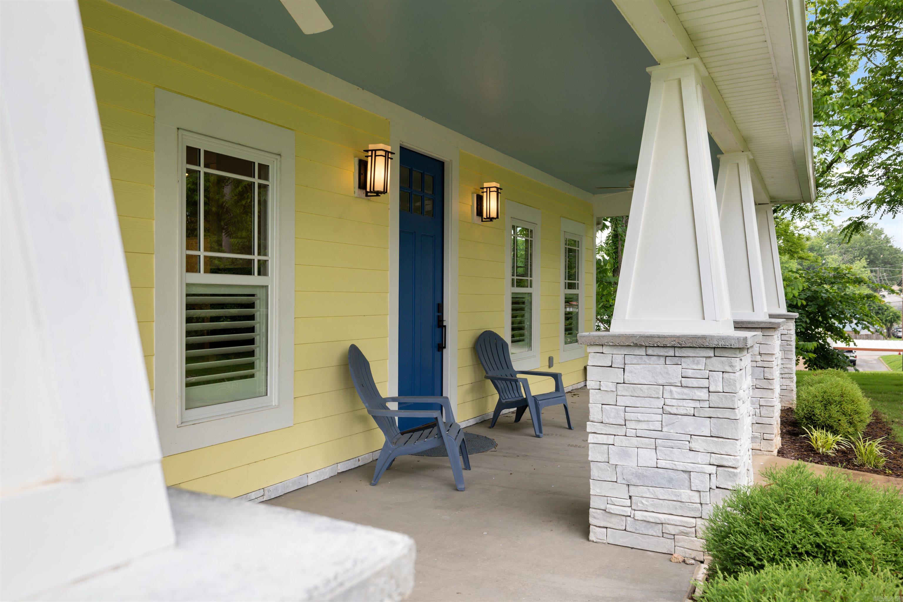 EAST BROADWAY - Residential