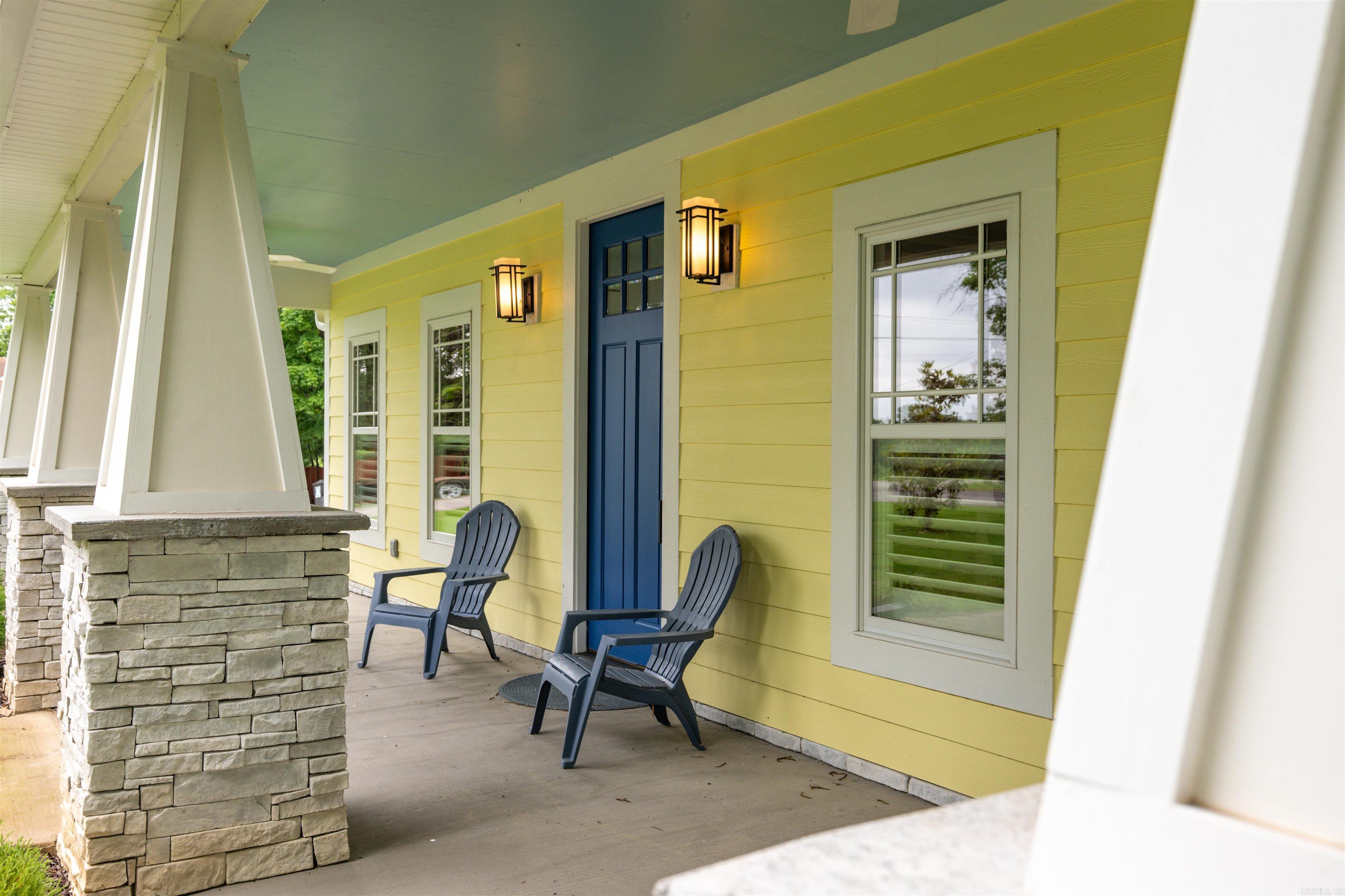 EAST BROADWAY - Residential