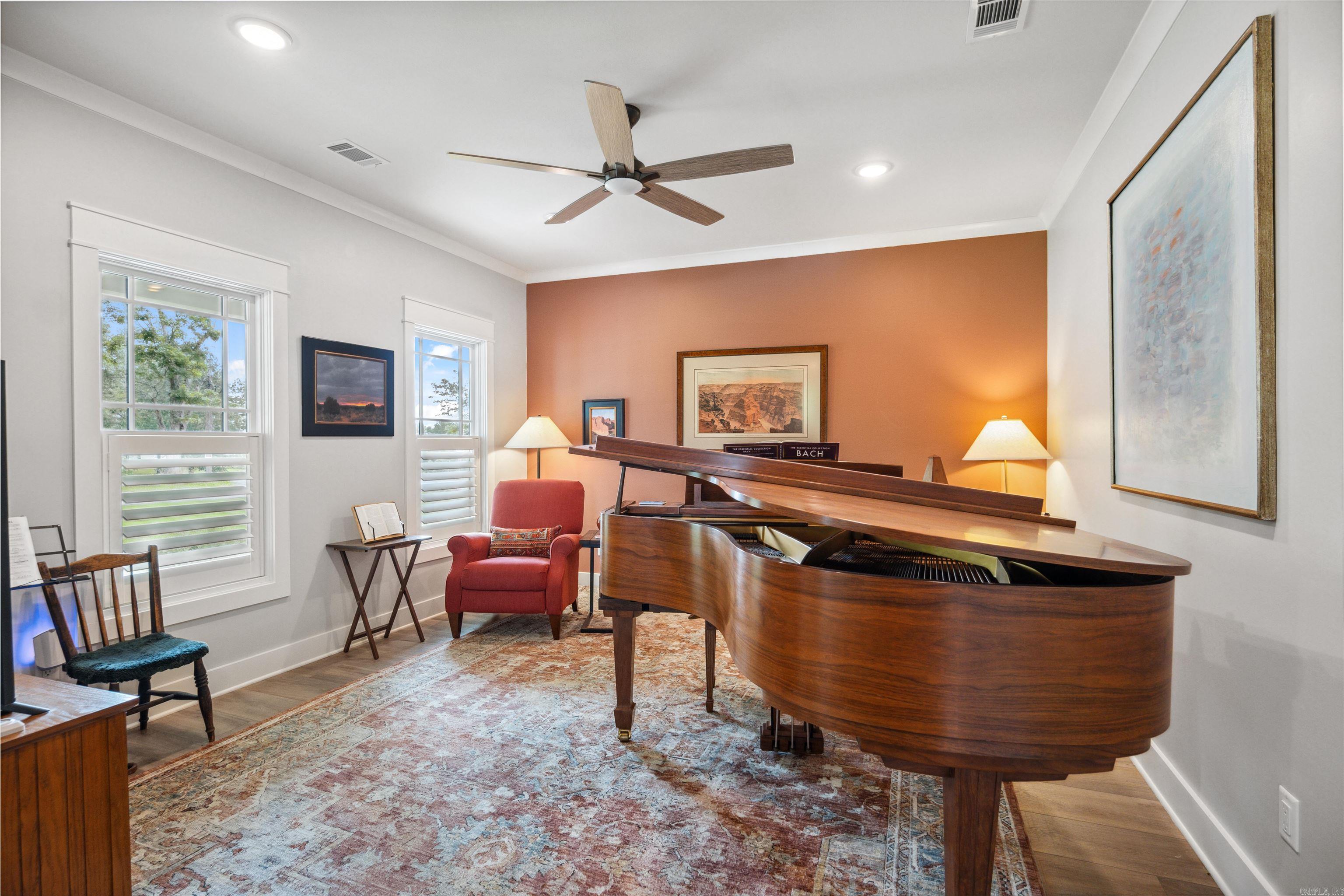 EAST BROADWAY - Residential