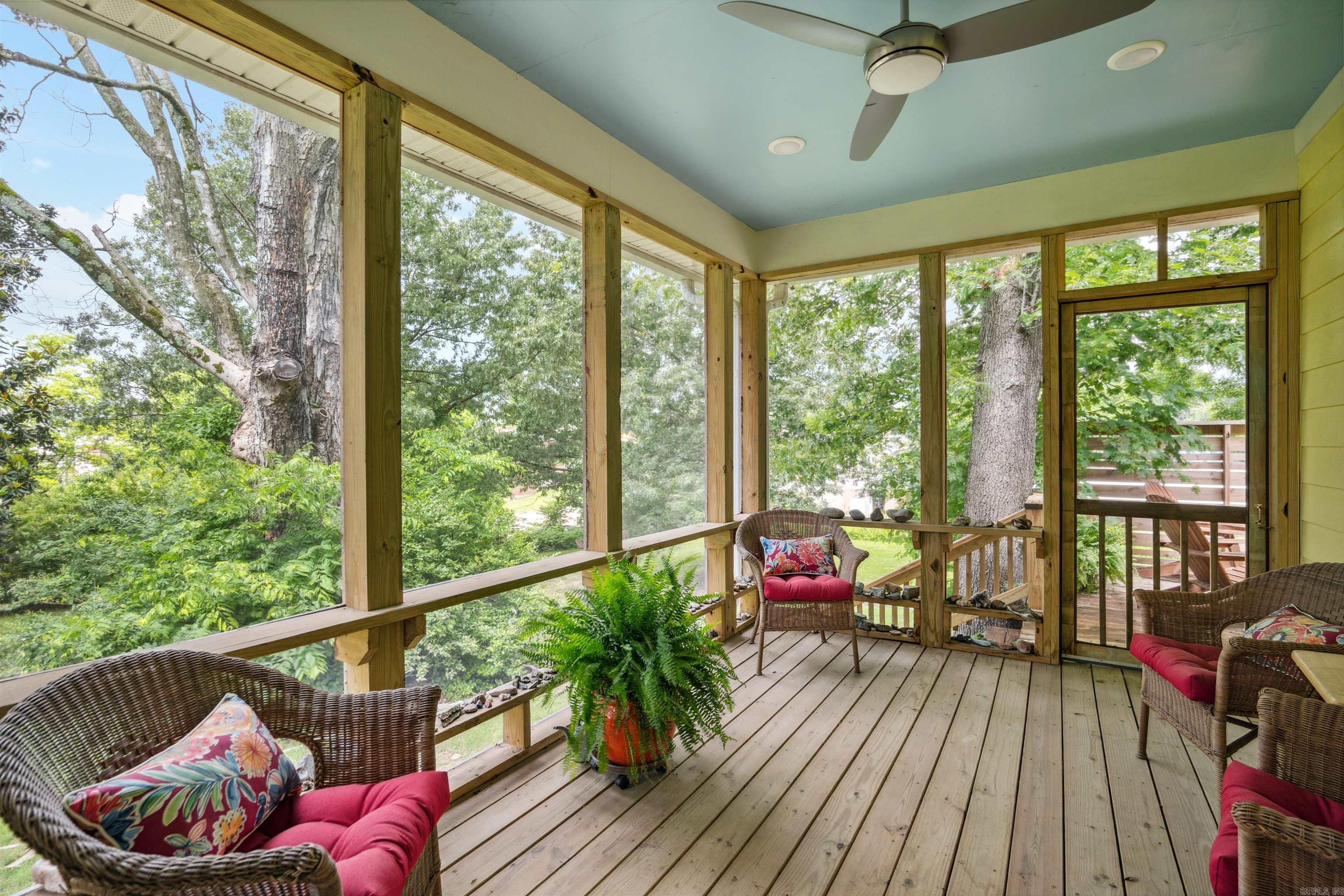 EAST BROADWAY - Residential