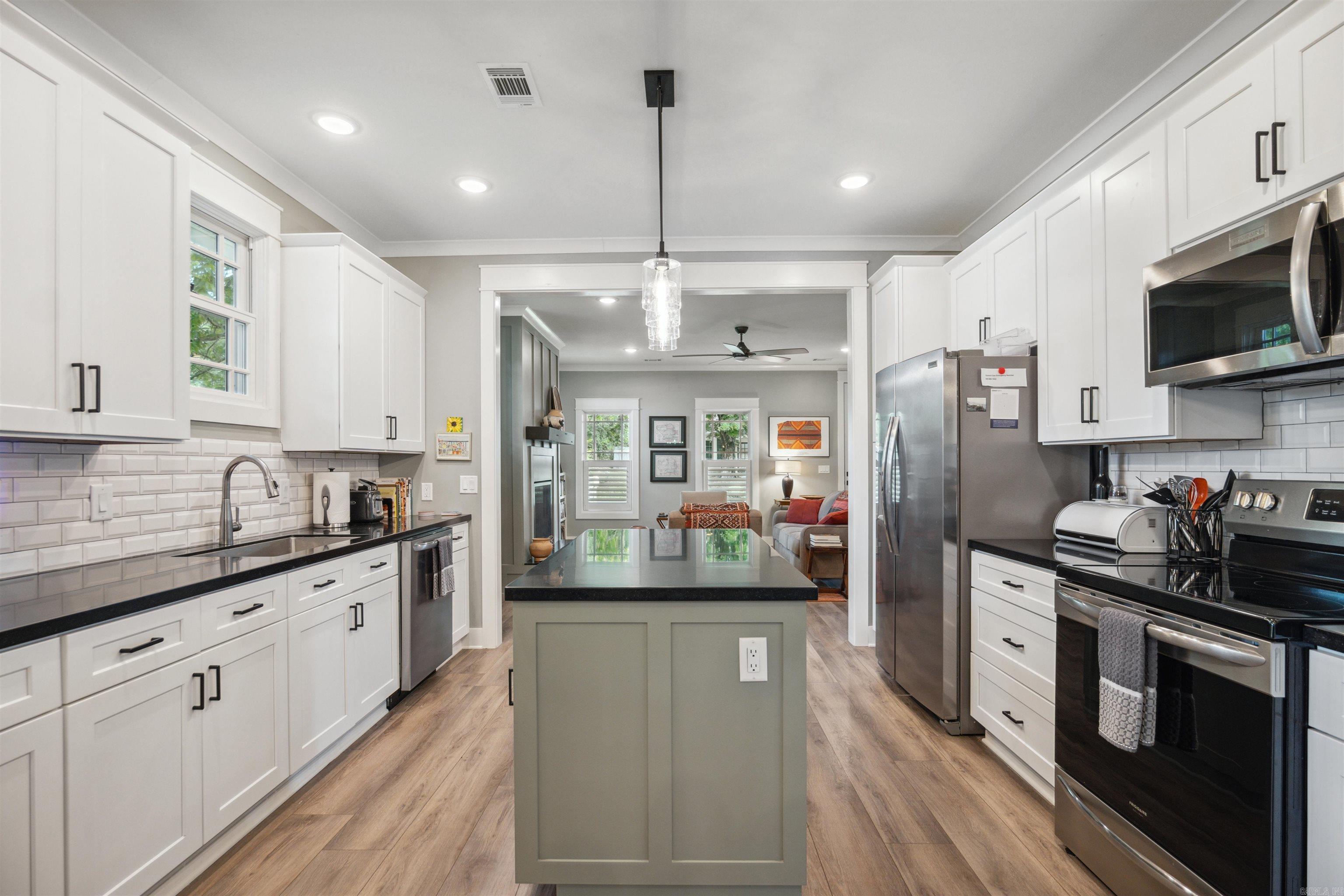 EAST BROADWAY - Residential