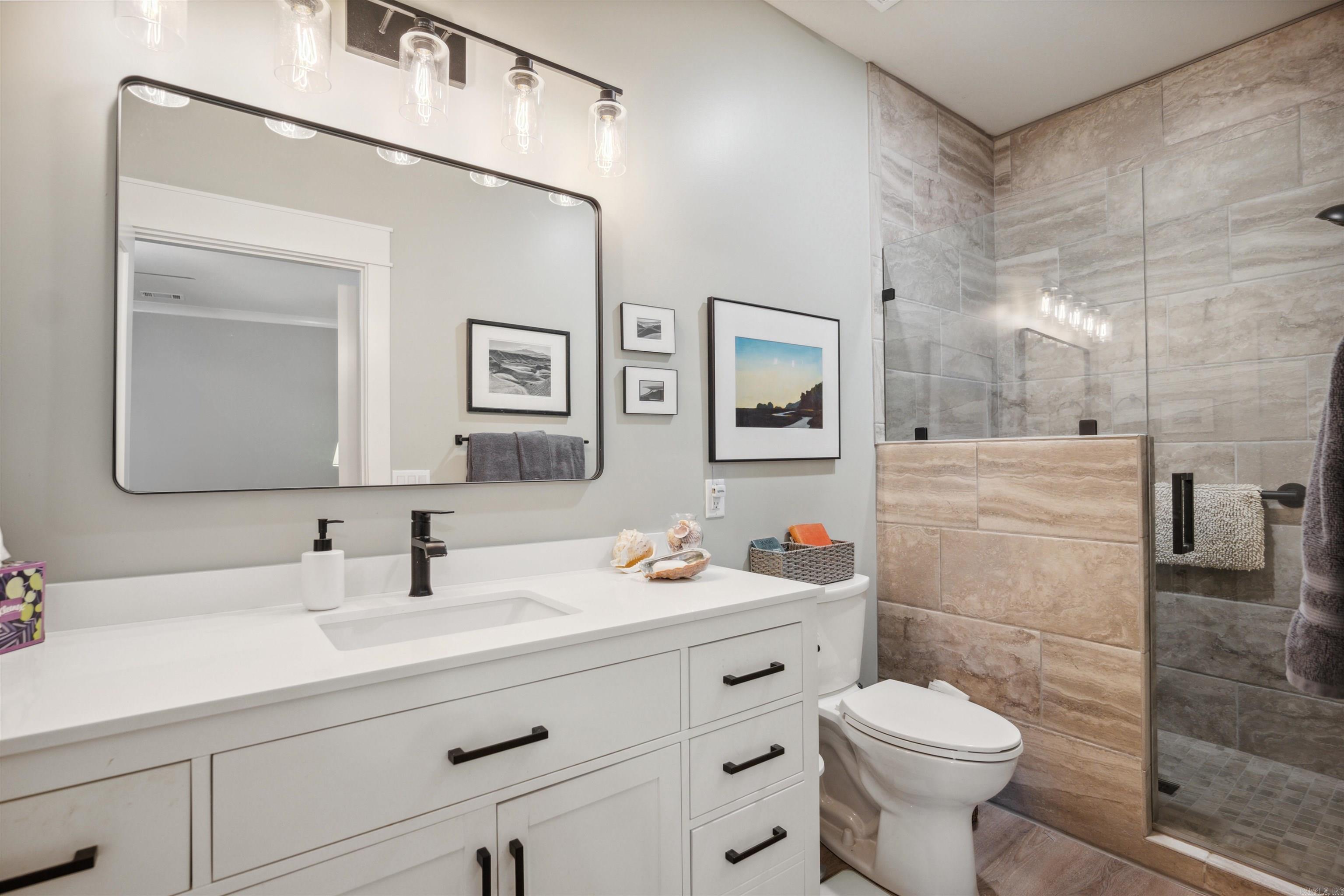 EAST BROADWAY - Residential