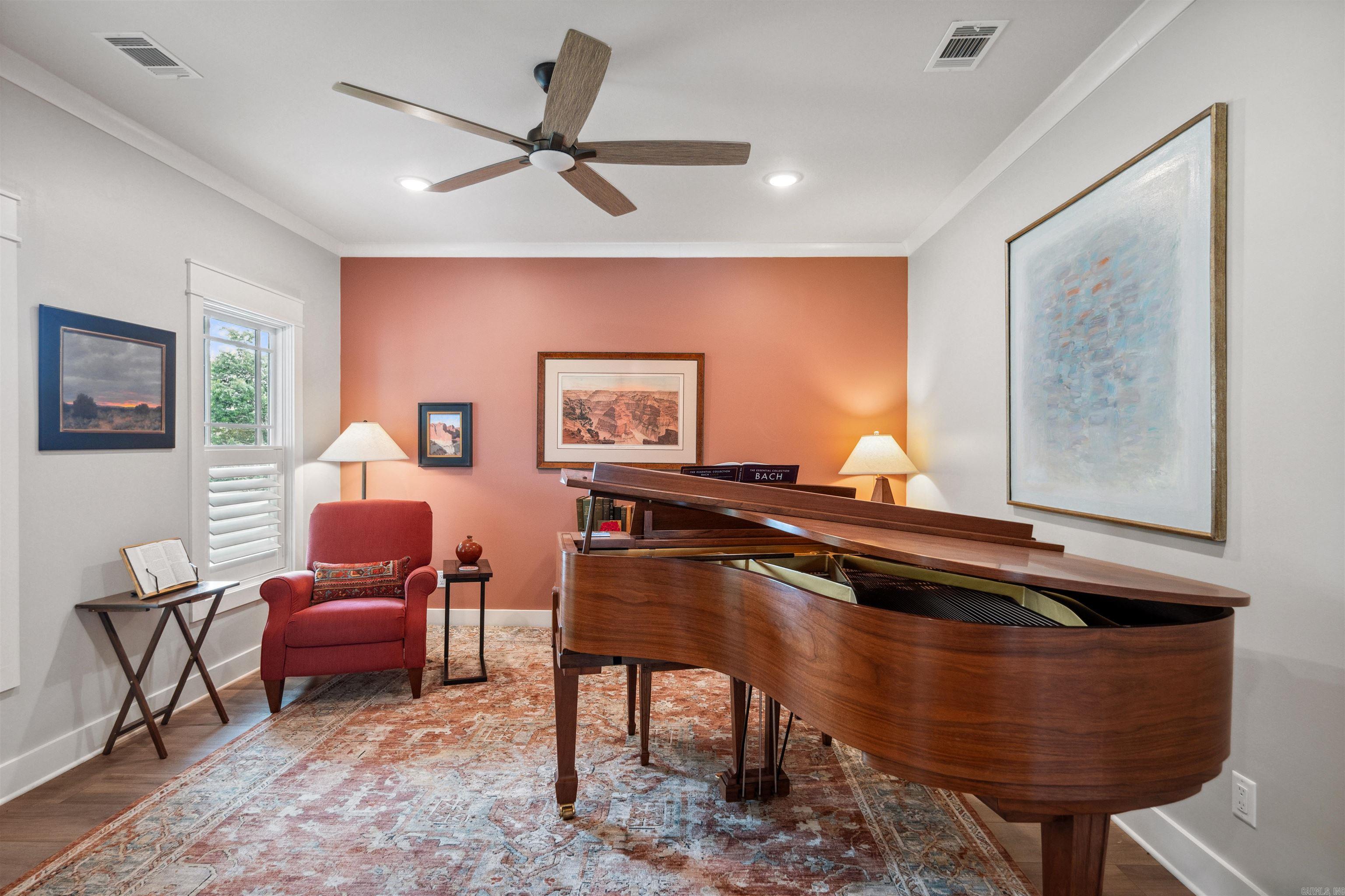 EAST BROADWAY - Residential