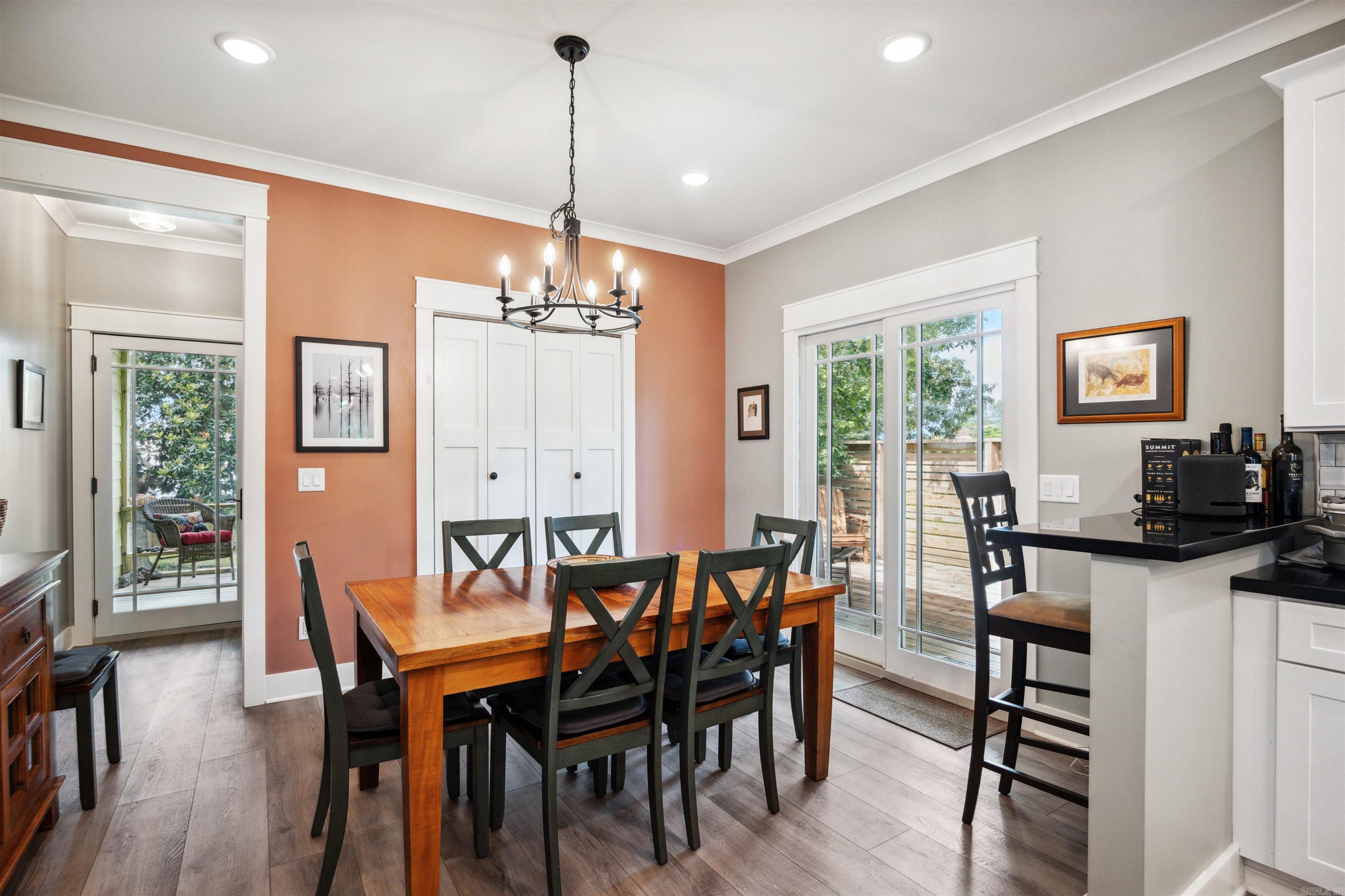 EAST BROADWAY - Residential