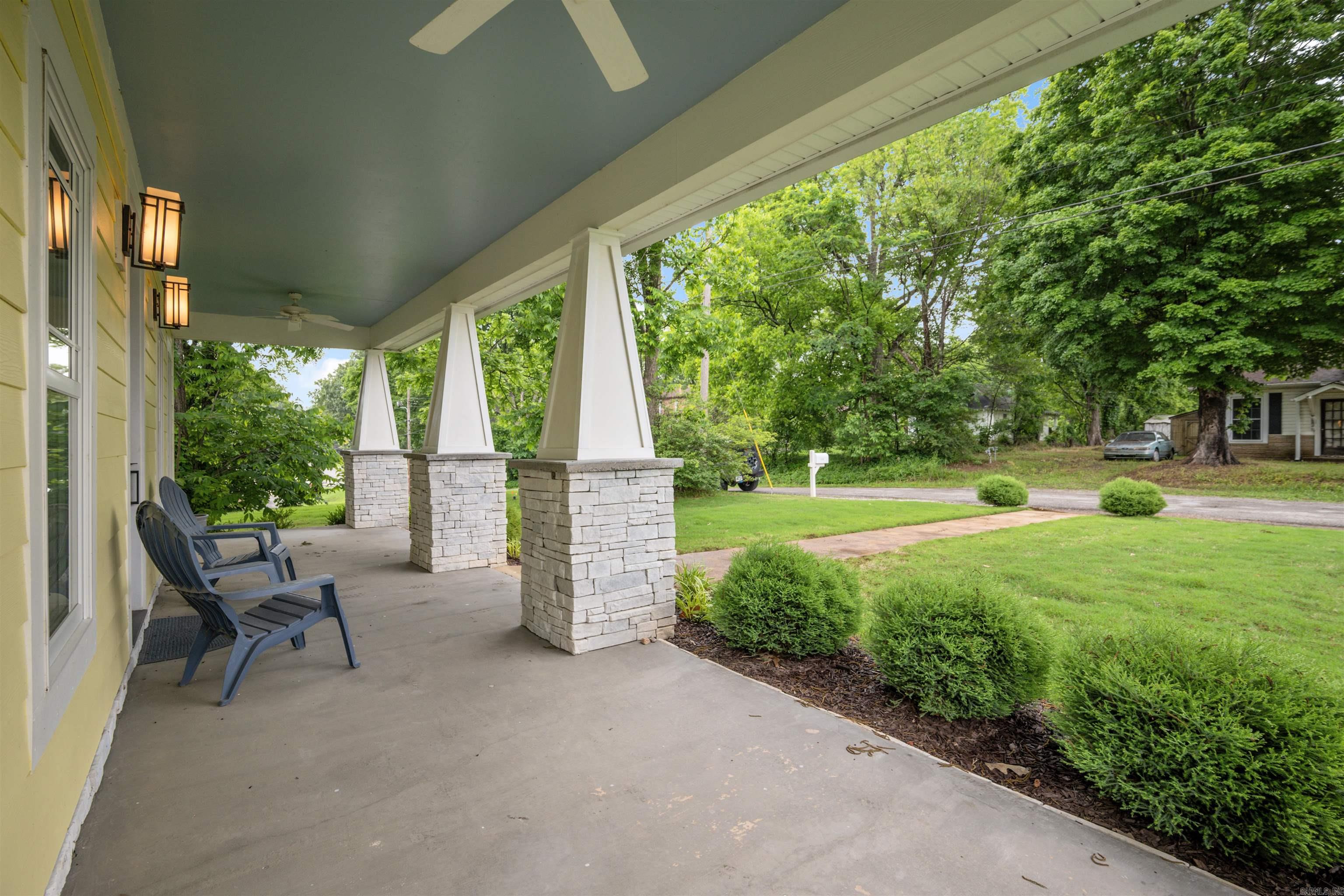 EAST BROADWAY - Residential