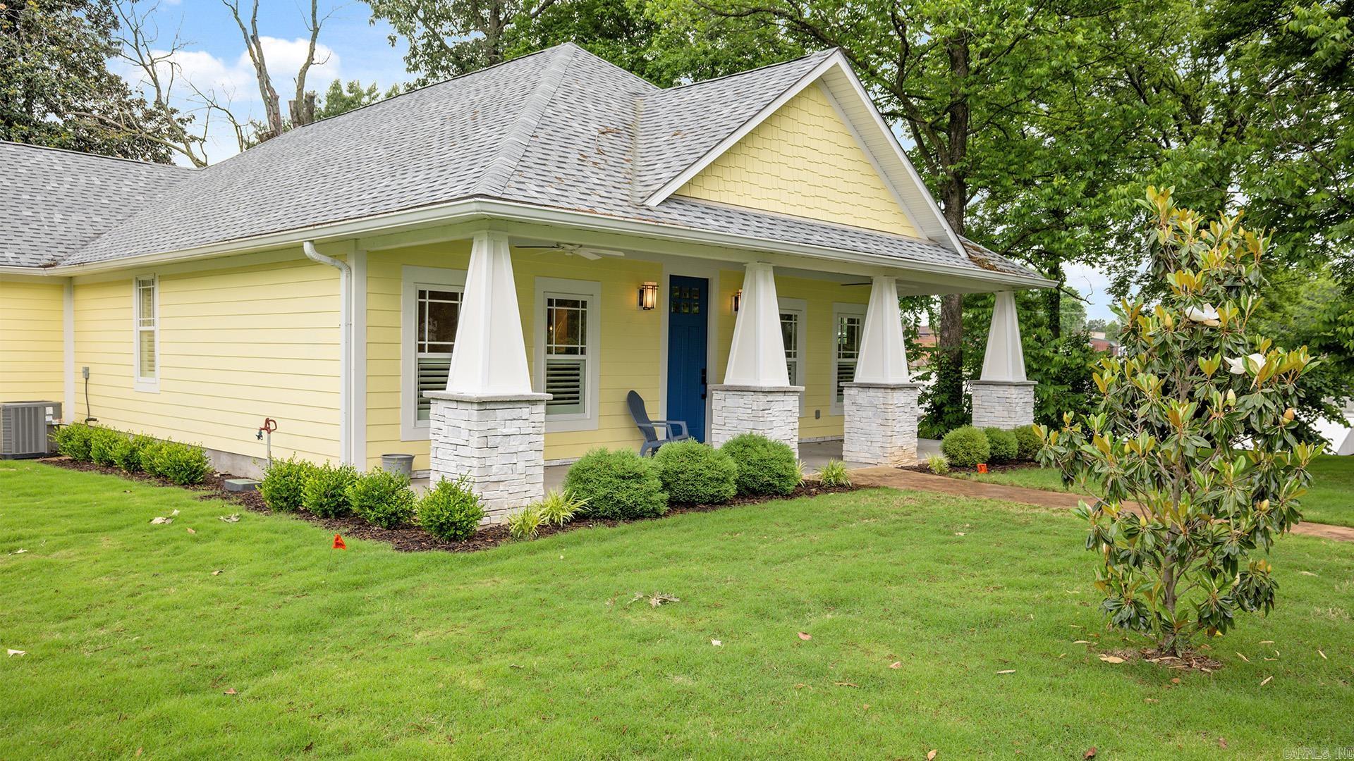 EAST BROADWAY - Residential