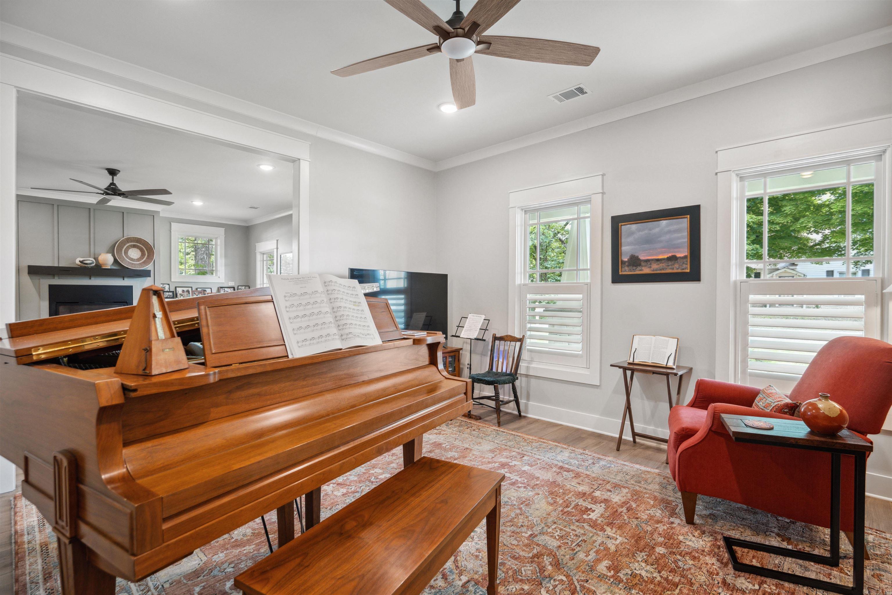 EAST BROADWAY - Residential