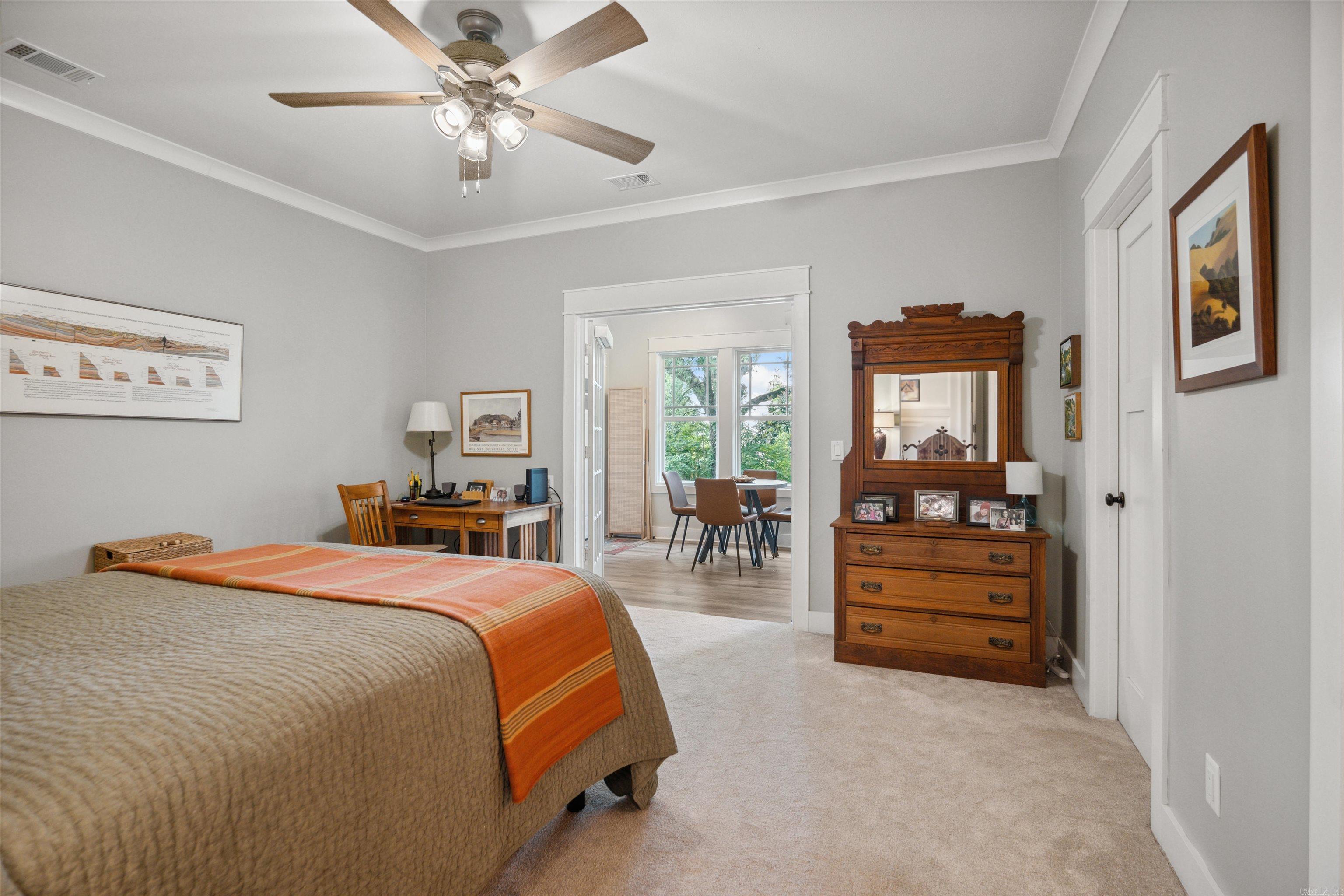 EAST BROADWAY - Residential