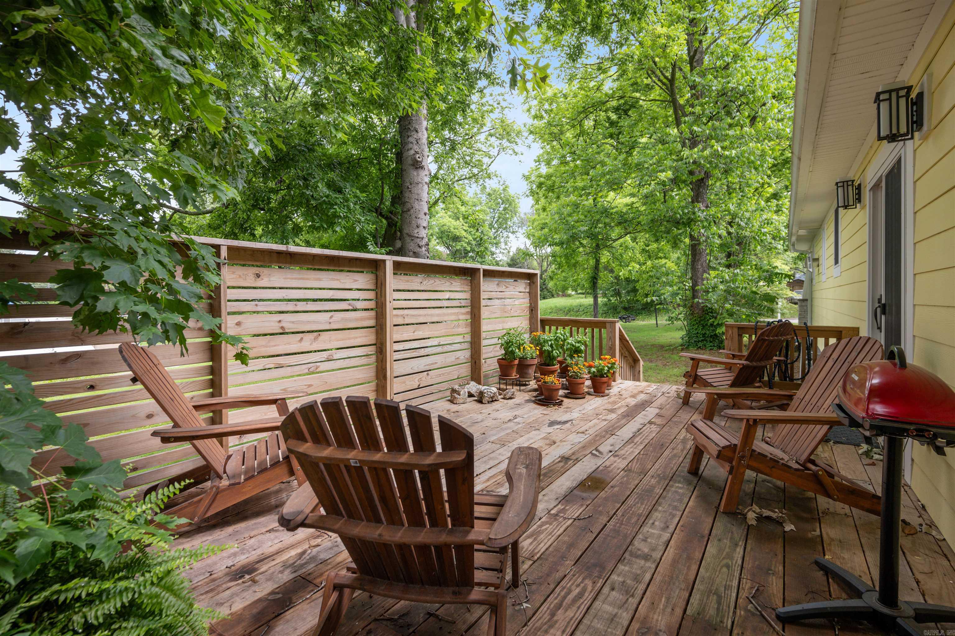 EAST BROADWAY - Residential