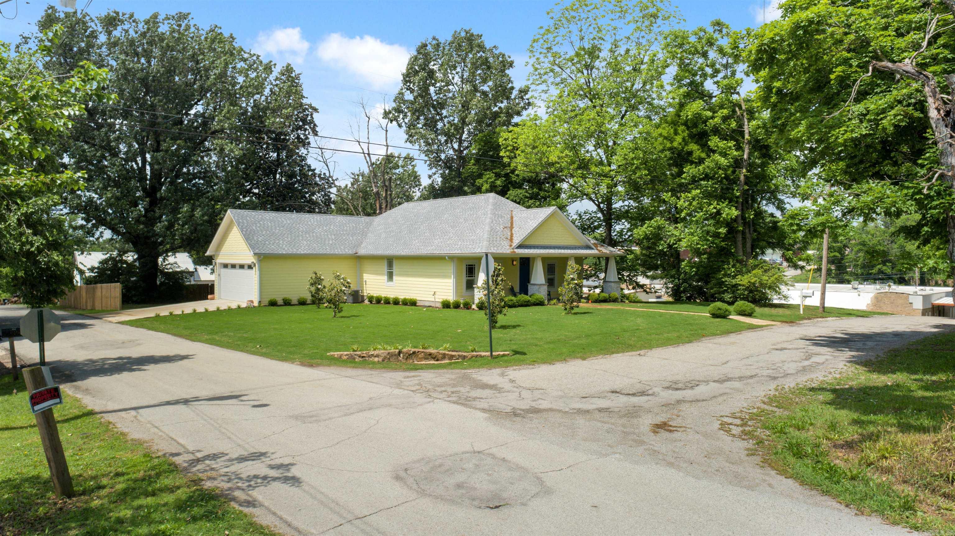 EAST BROADWAY - Residential