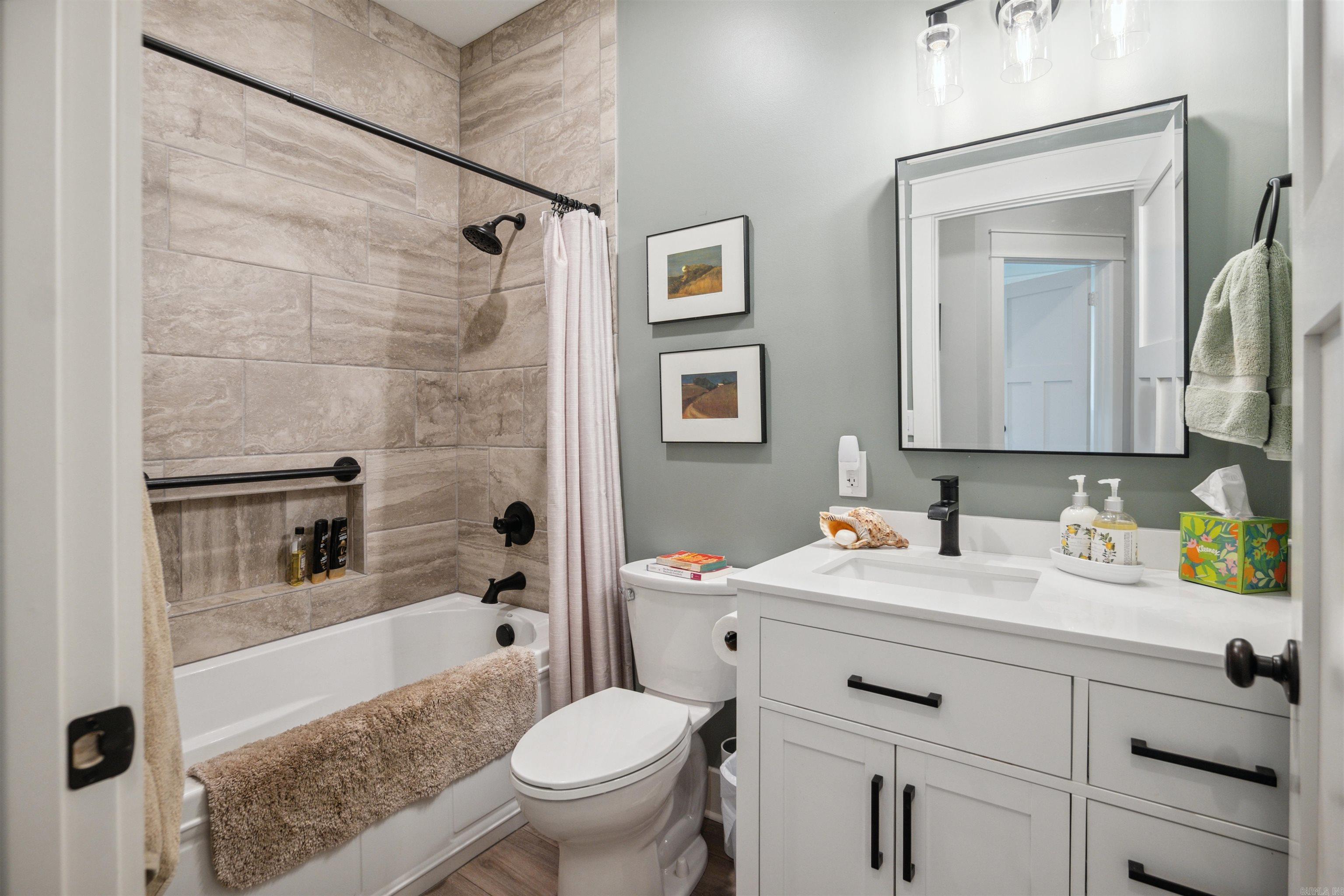 EAST BROADWAY - Residential