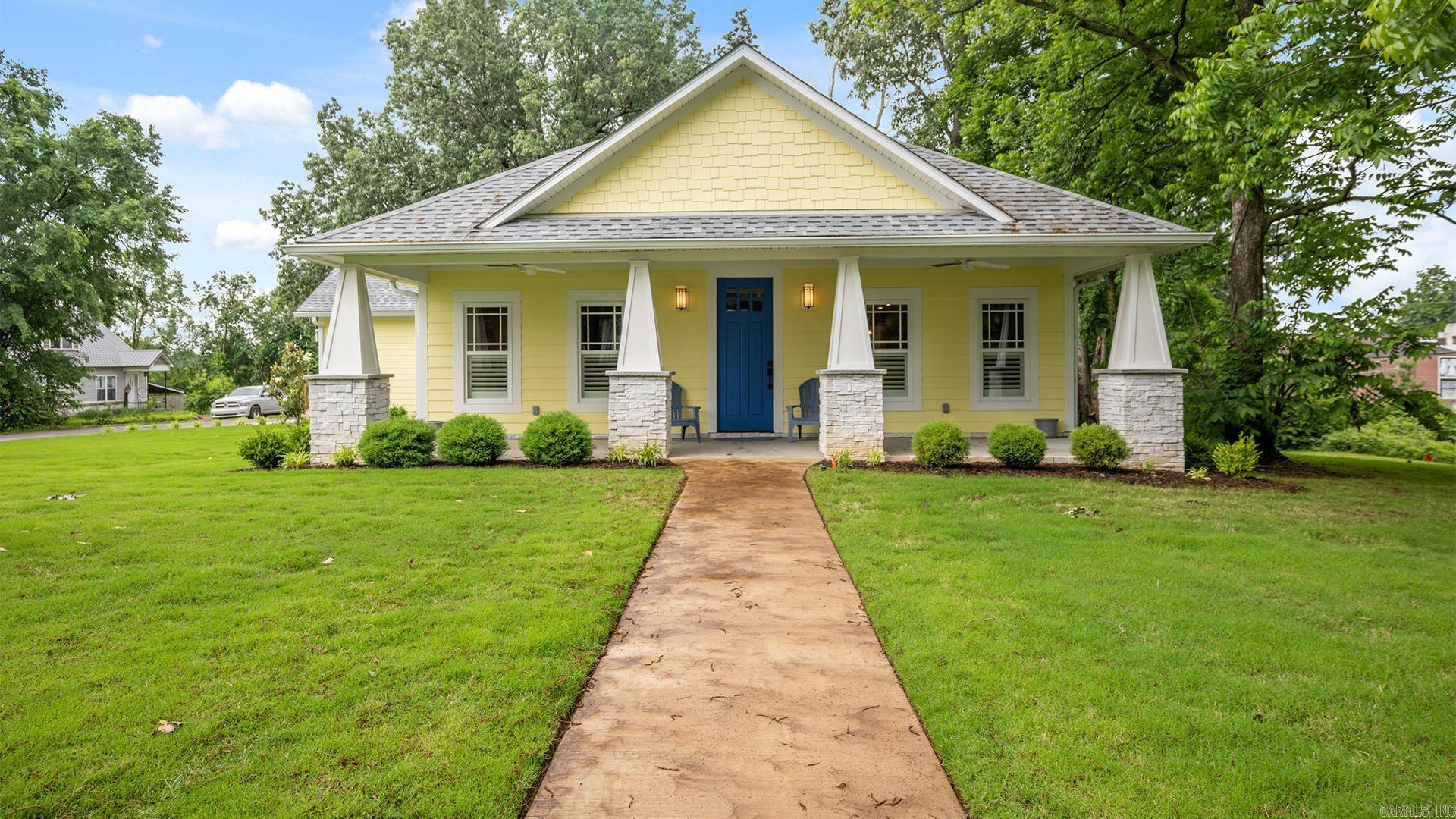 EAST BROADWAY - Residential