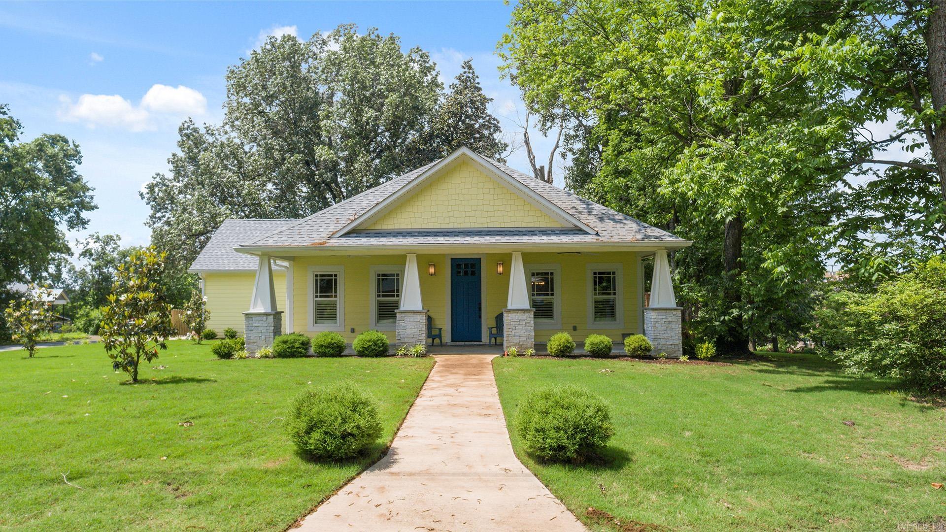 EAST BROADWAY - Residential