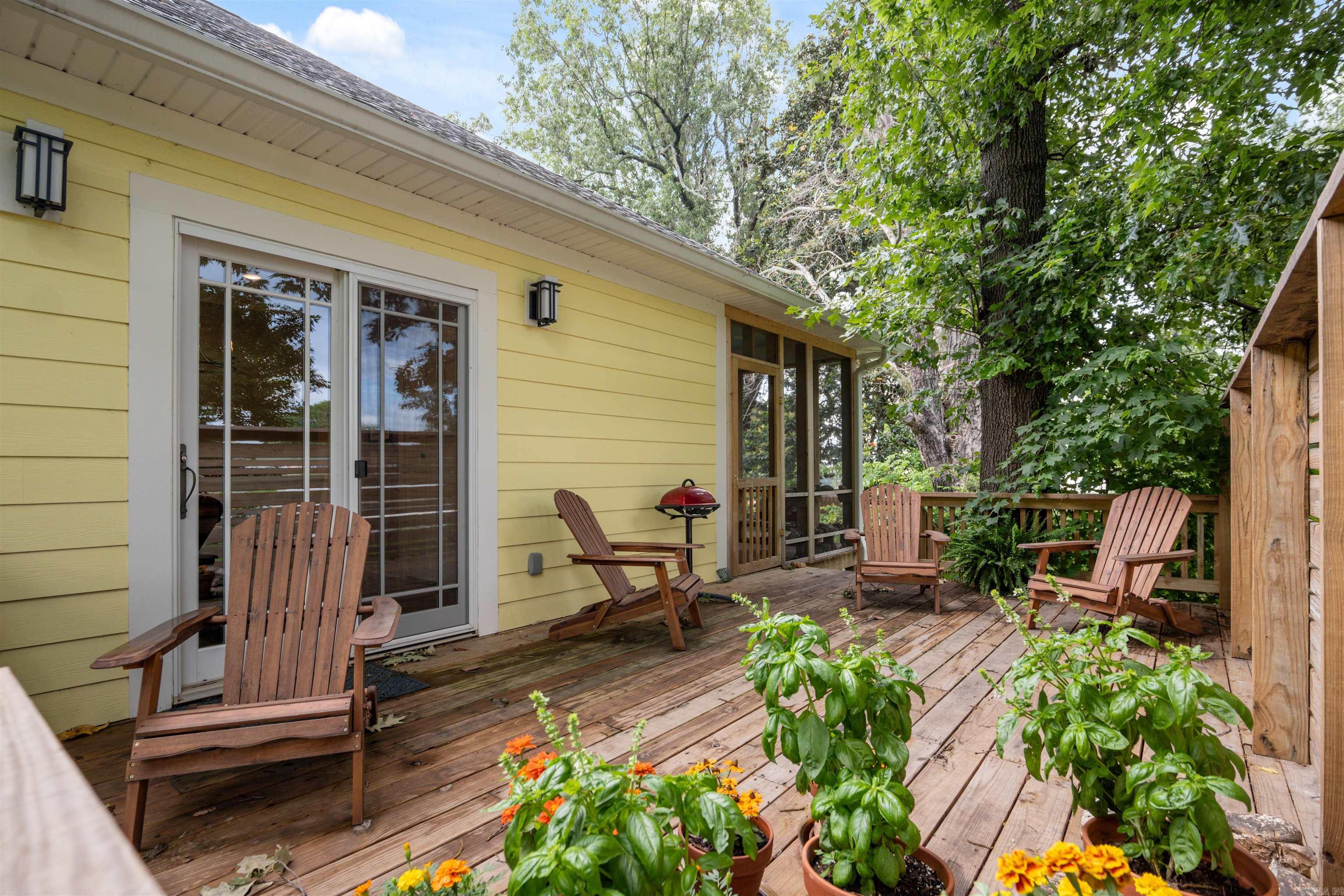 EAST BROADWAY - Residential