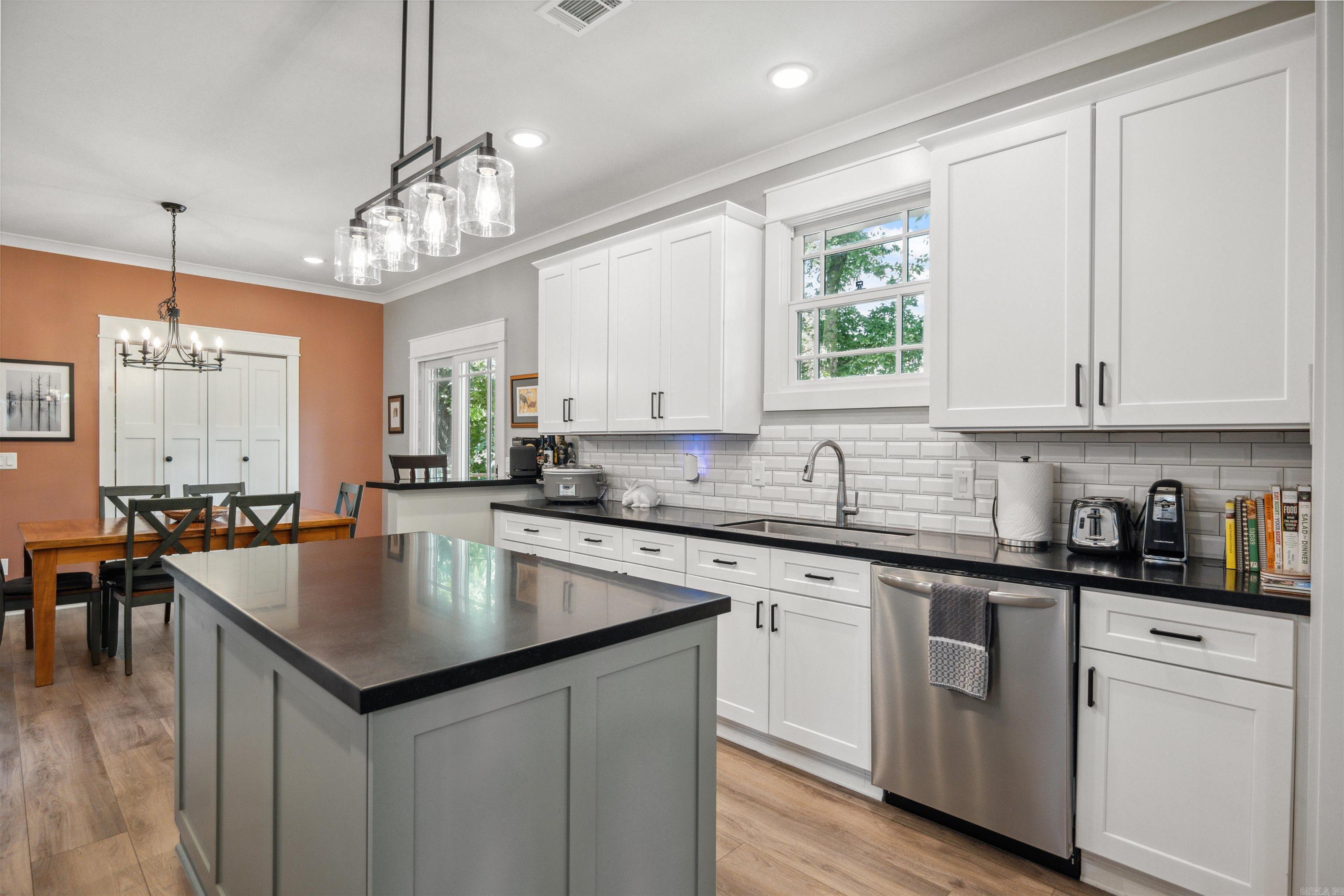 EAST BROADWAY - Residential