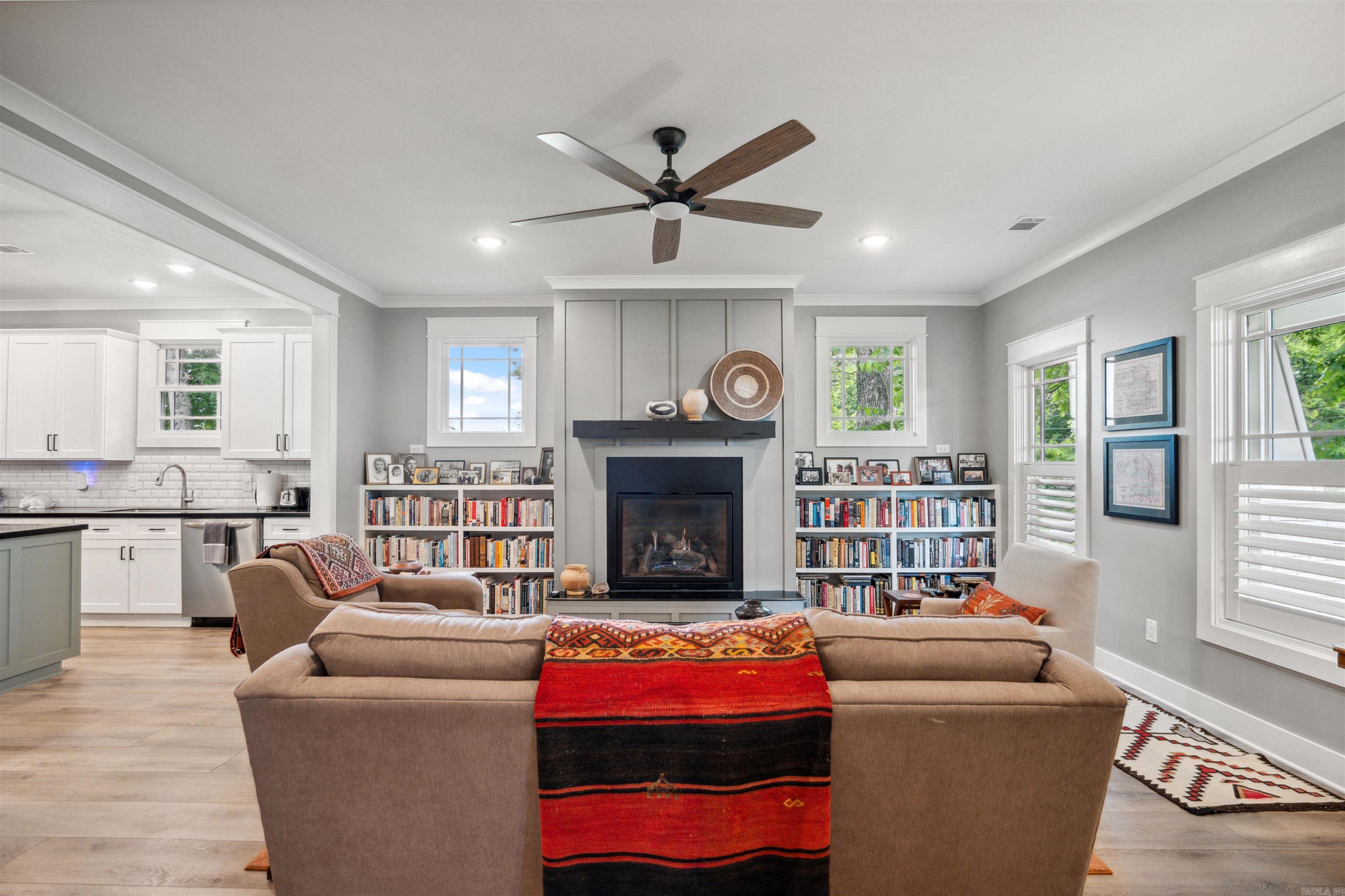 EAST BROADWAY - Residential