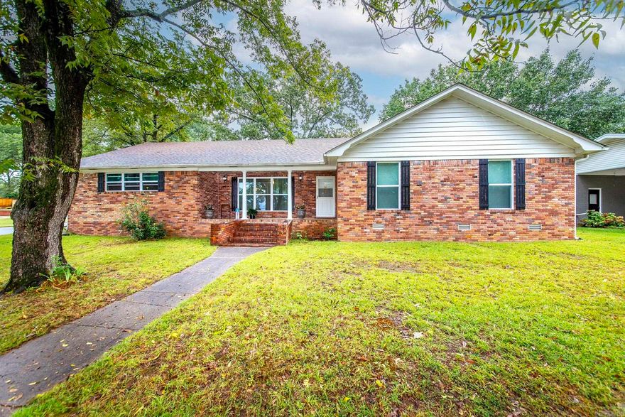 THIS BEAUTIFUL ONE LEVEL HOME LOCATED ON THE CORNER OF JUSTIN MATTHEWS AND POPE AVENUE IN LAKEWOOD.  TOTALLY UPDATED IN 2022!  LIVING ROOM / DININING ROOM,  3 BEDROOMS, 2 FULL BATHS, FAMILY ROOM, OPEN UPDATED KITCHEN WITH GAS STOVE, DISHWASHER, CUSTOM WHITE CABINETS, GRANITE COUNTER TOPS THROUGHOUT, OVERSIZED LAUNDRY ROOM WITH OUTDOOR ACCESS,  2 CAR SIDE LOADING GARAGE,  HARDWOODS, TITLE, VINYL PLANK THROUGHOUT, CEDAR LINED CLOSET,  NEW VINYL WINDOWS, NEW GUTTERS. DON'T MISS THIS GEM!