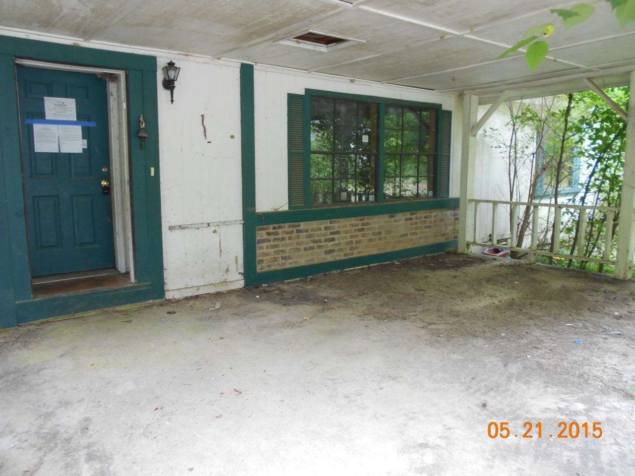 Main image without alt text