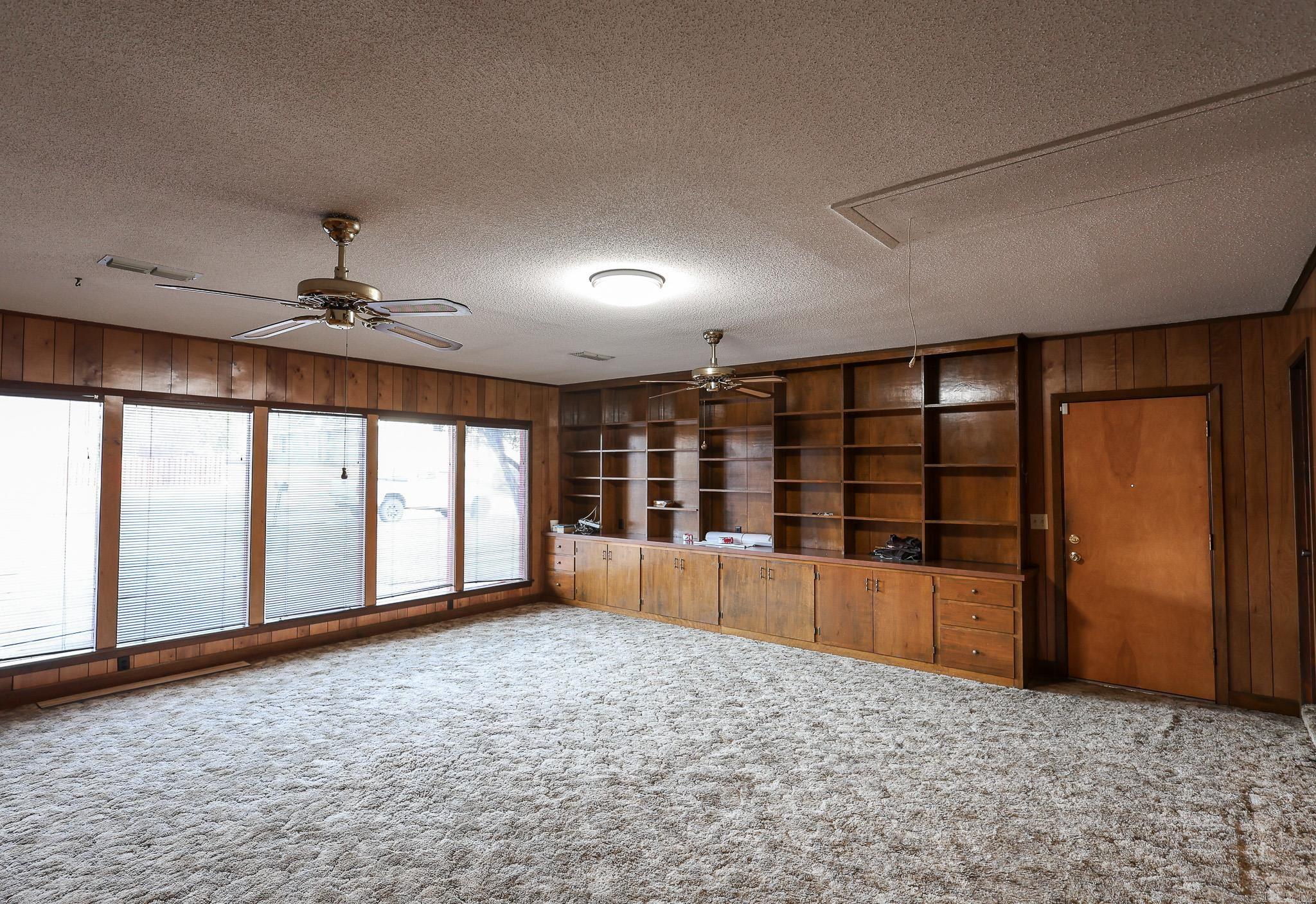 COUNTRY CLUB TERRACE - Residential