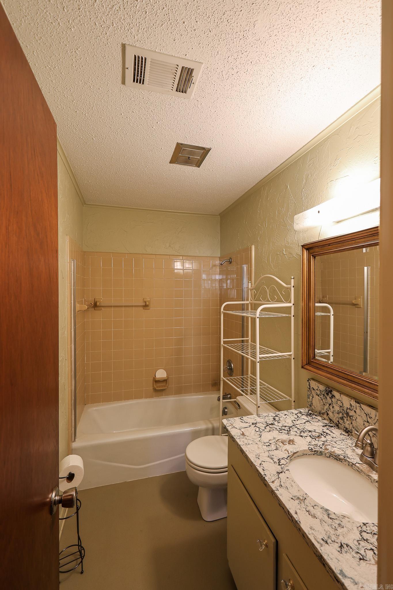 COUNTRY CLUB TERRACE - Residential