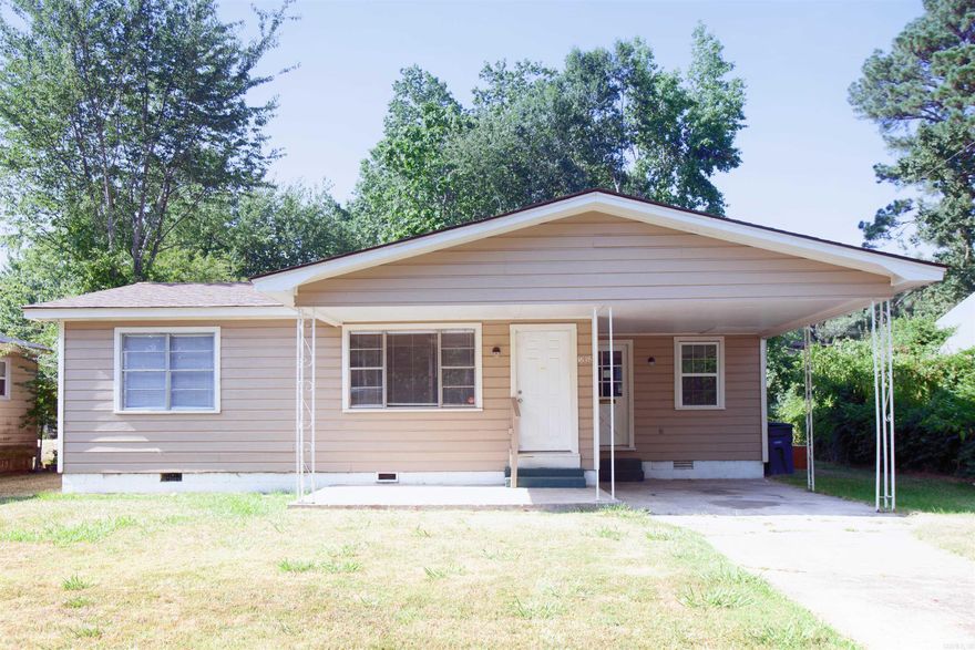 Newly remodeled 3BD in Jacksonville with convenient interstate access. The lease for this property is for 18 months and income has to be 3x the amount of rent unless you have a housing voucher.
