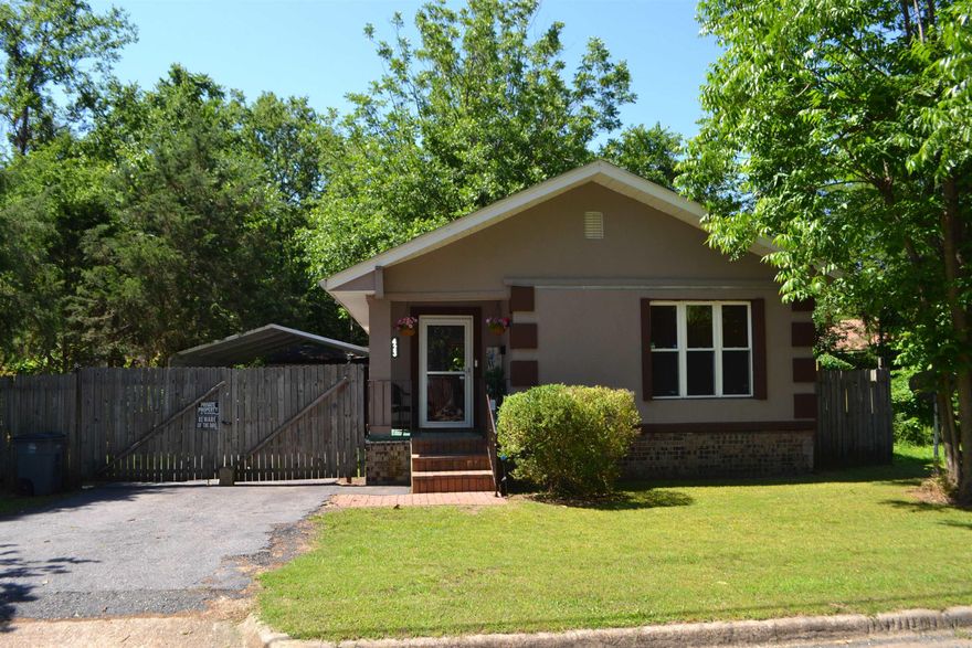 Cozy home that makes everyone feel welcomed the second they walk in the door. The home has been well taken care of and offers an affordable opportunity for someone to start living in comfort. Located in a wonderful neighborhood convenient to everything Hot Springs has to offer!!