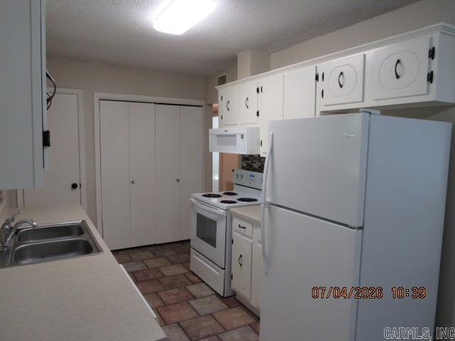 Country Club Manor - Residential Lease