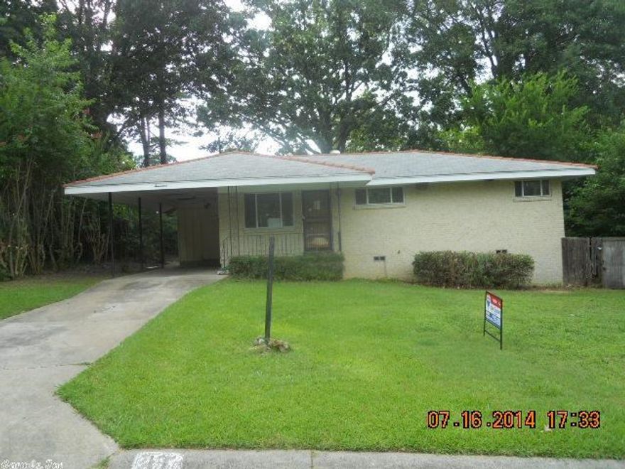 ONE STORY BRICK ONE LEVEL. NICE LEVEL FENCED YARD. CONVENIENT TO THE COLLEGE. Bank of America, N.A. (the "Bank") associates and/or Bank associates, household members, and HTS business partners of the Bank, are prohibited from purchasing REO and auctioned REO properties, either owned or serviced by the Bank, whether directly or indirectly. Prequal required with all financed offers. Proof of funds required with all cash offers. No exceptions