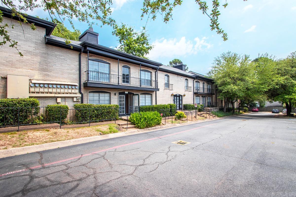 WINDSOR GARDENS CONDOMINIUMS - Residential