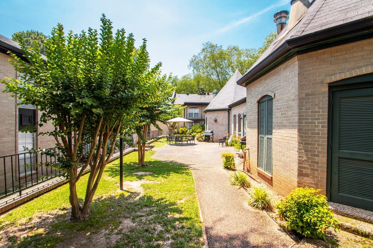 WINDSOR GARDENS CONDOMINIUMS - Residential