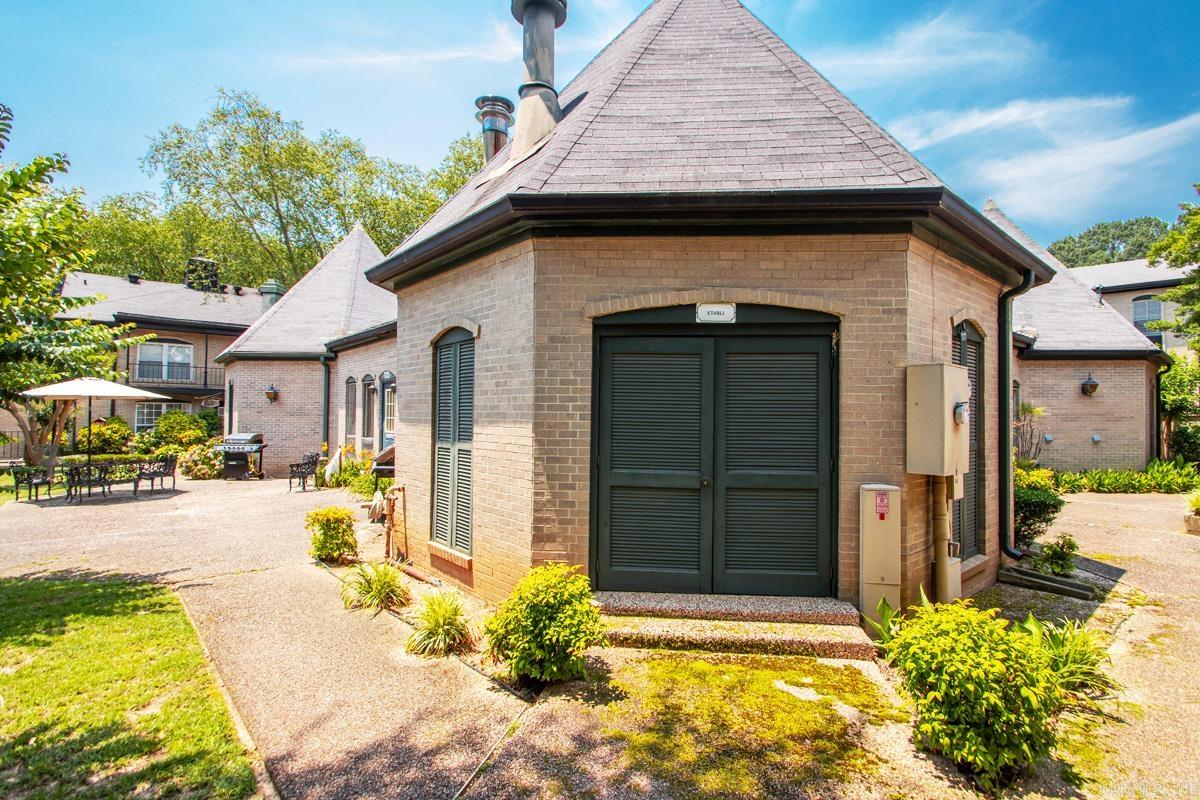 WINDSOR GARDENS CONDOMINIUMS - Residential