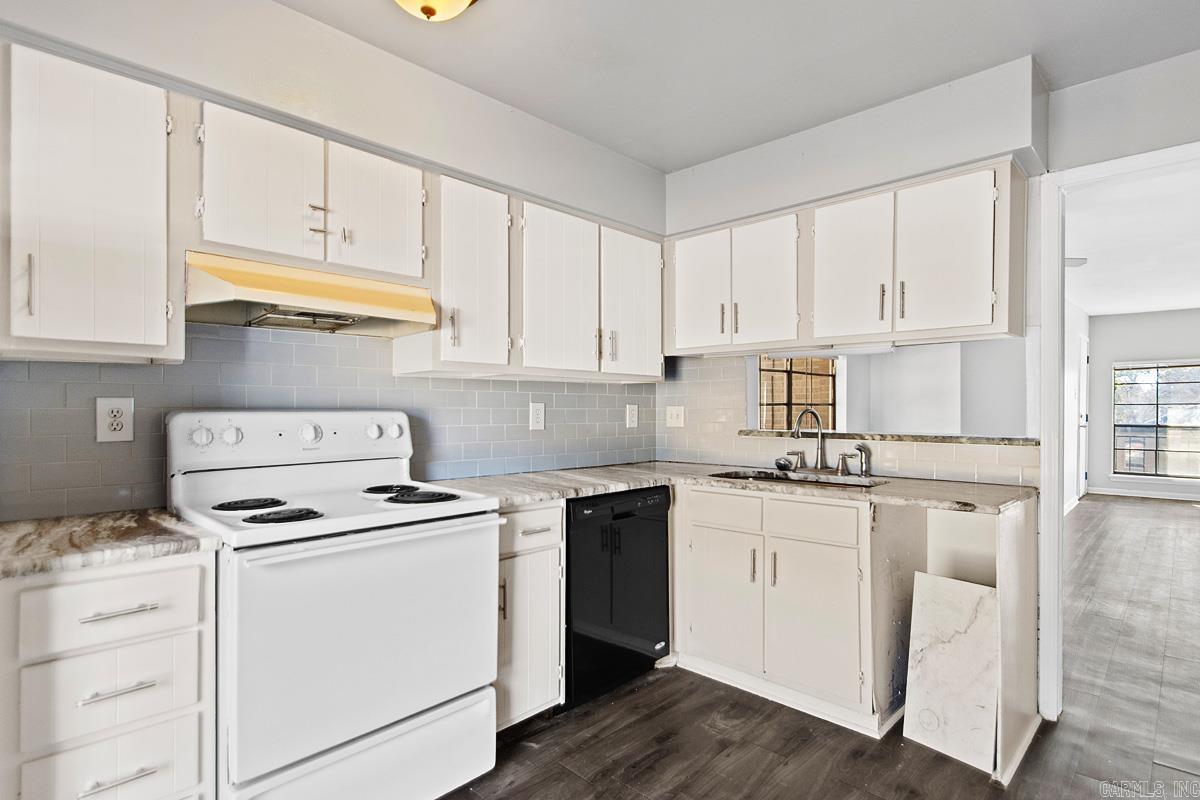 WINDSOR GARDENS CONDOMINIUMS - Residential