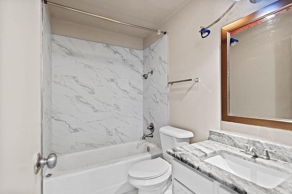 WINDSOR GARDENS CONDOMINIUMS - Residential