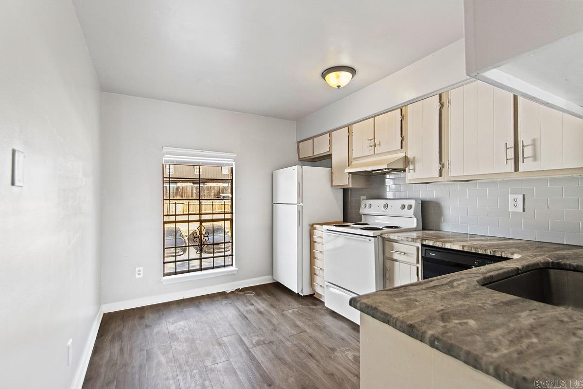 WINDSOR GARDENS CONDOMINIUMS - Residential