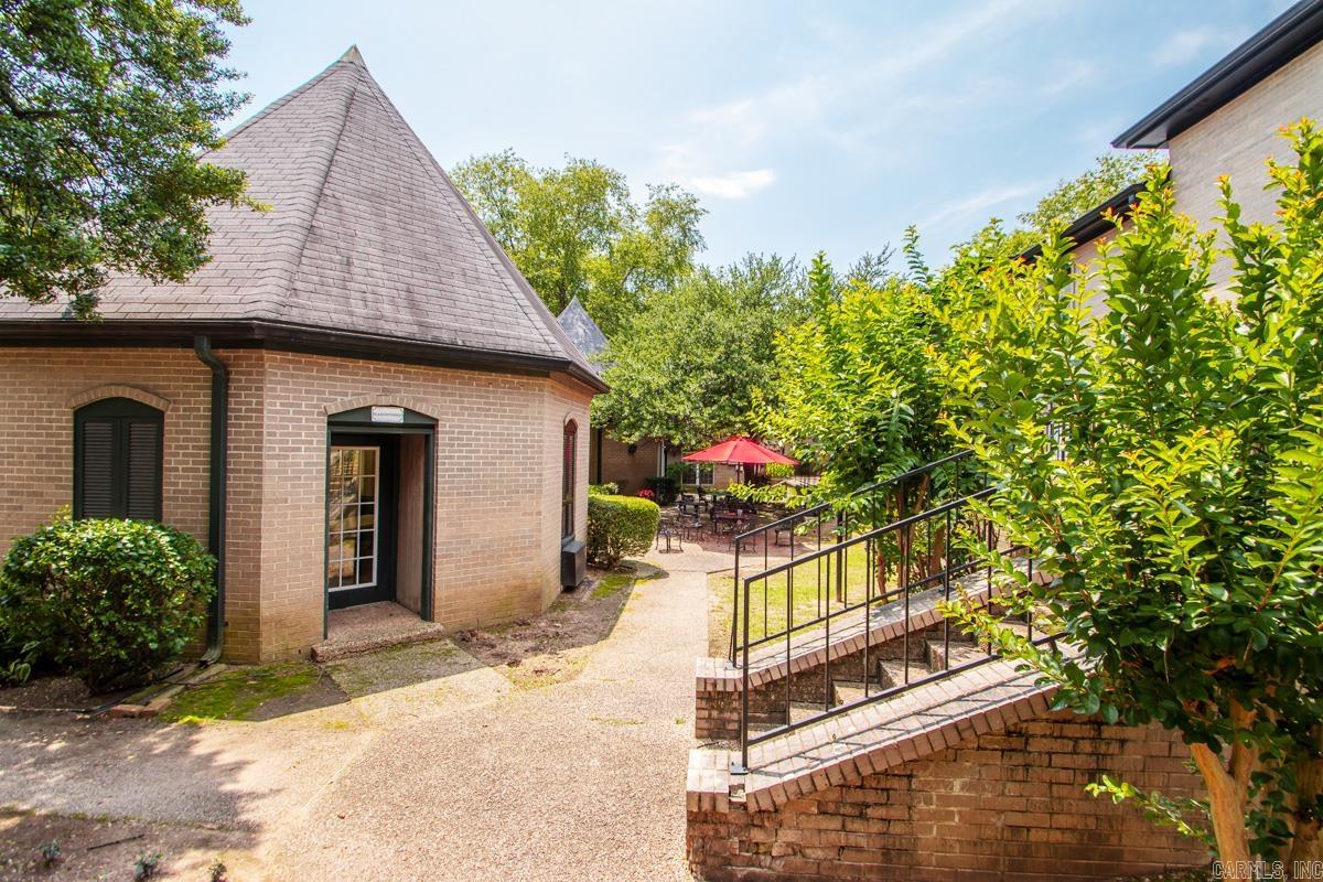 WINDSOR GARDENS CONDOMINIUMS - Residential