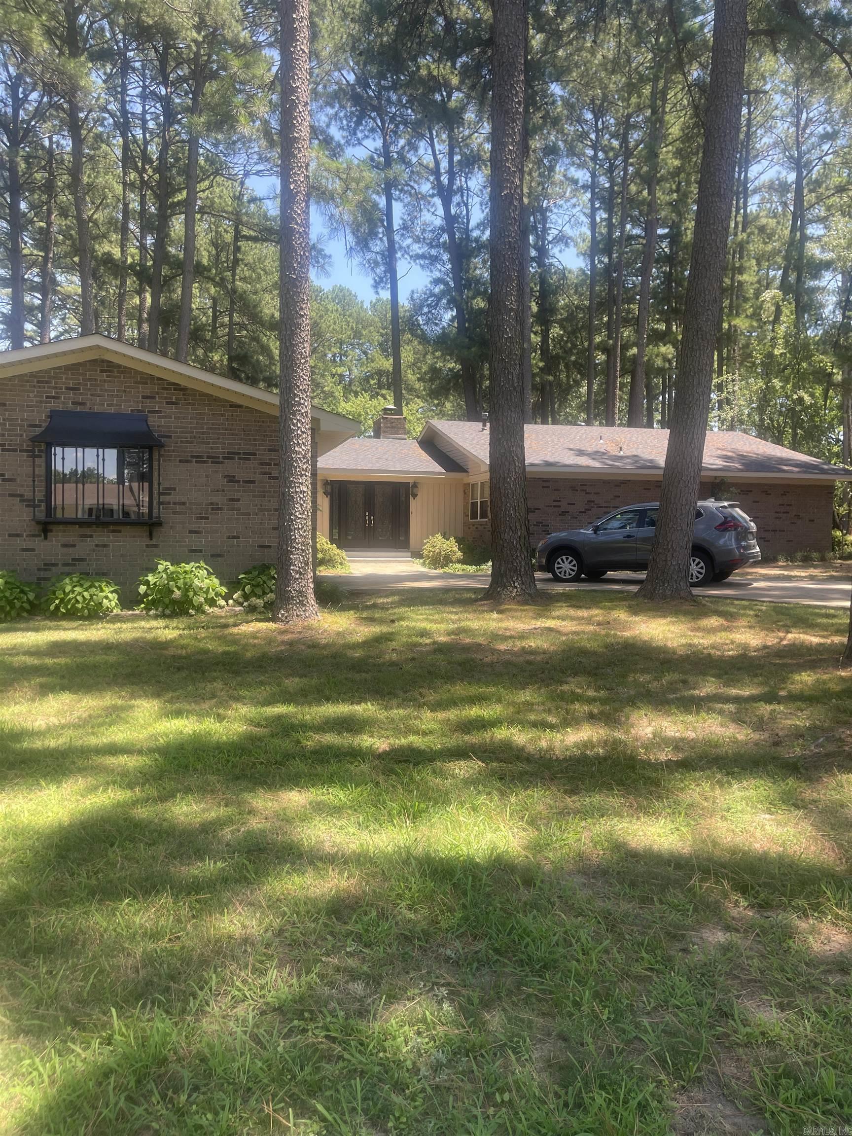 PINEWOOD ESTATES - Residential